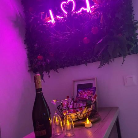 L'AppartE Black Superbe Appartement Pop ! เบอซองซง ภายนอก รูปภาพ