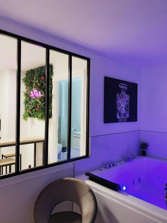 L'AppartE Black Superbe Appartement Pop ! เบอซองซง ภายนอก รูปภาพ