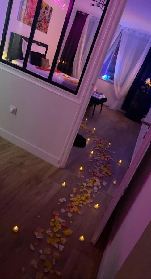L'AppartE Black Superbe Appartement Pop ! เบอซองซง ภายนอก รูปภาพ