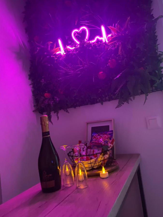 L'AppartE Black Superbe Appartement Pop ! เบอซองซง ภายนอก รูปภาพ